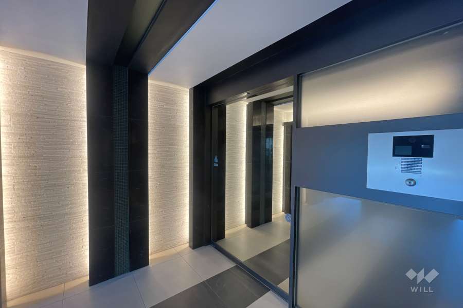 エントランスはオートロック付きです。