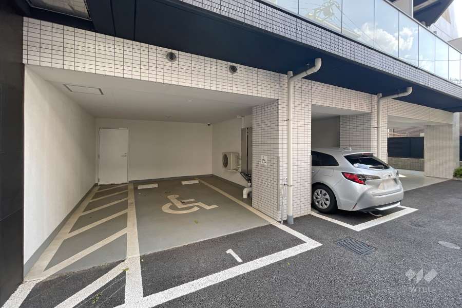 敷地内駐車場（屋内平面式）
