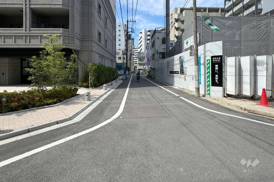 敷地東側の前面道路