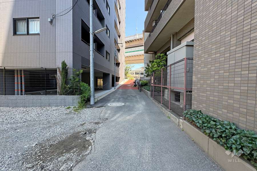 敷地東側の前面道路