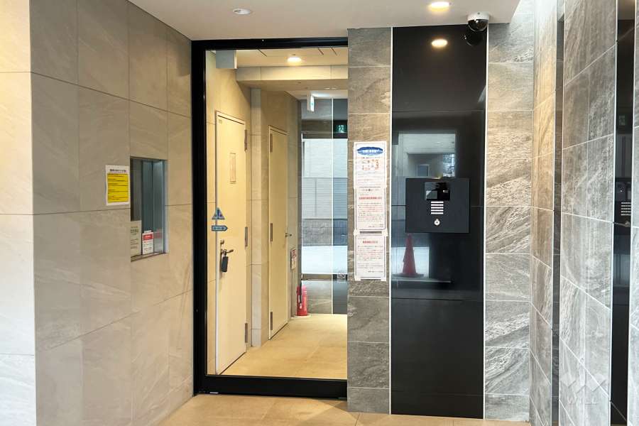 エントランスはオートロック付きです。