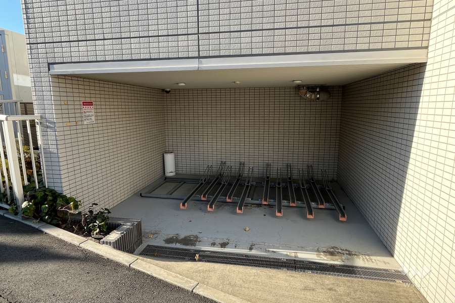屋内に設けられた駐輪場
