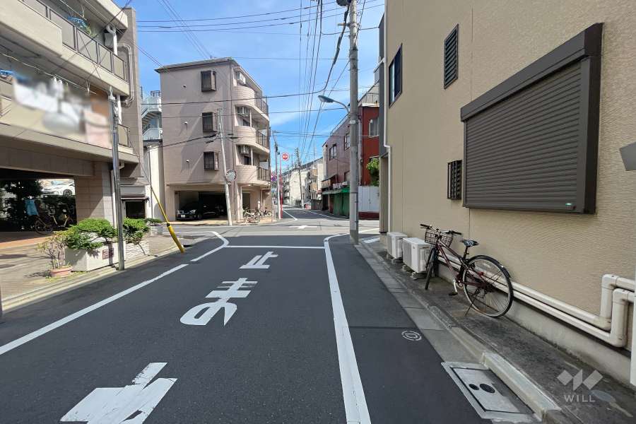 敷地北東側の前面道路