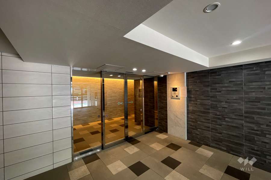 エントランスはオートロック付きです。