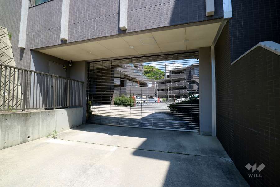 駐車場の出入り口（リングシャッター付き）