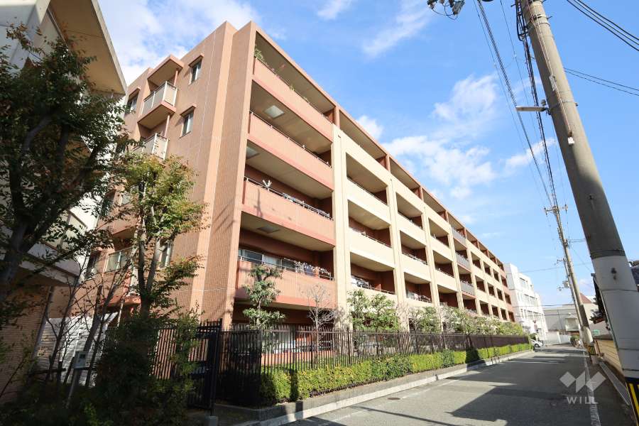 メゾンドール箕面の外観（南西側から）