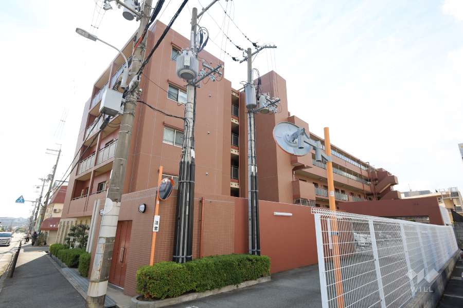 メゾンドール箕面の外観（北東側から）