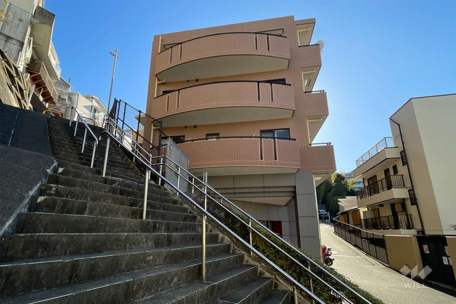 クイーンヒルズ日吉の外観（北側から）