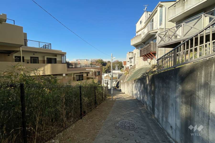 敷地東側の前面道路