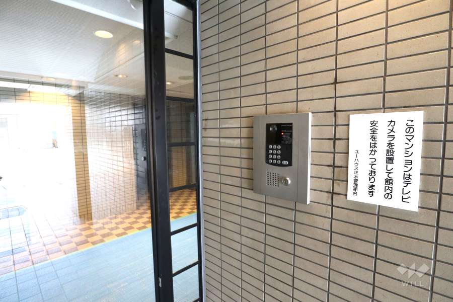 エントランスはオートロック付きです。