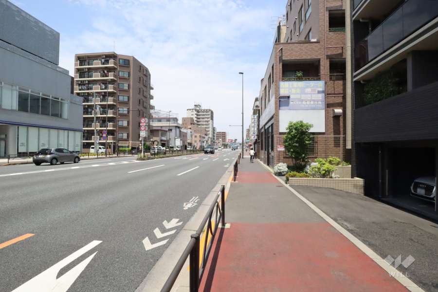 敷地西側の前面道路　