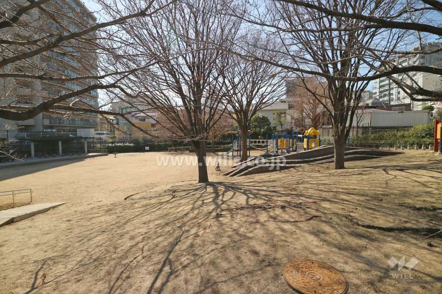 敷地に隣接する北本町公園