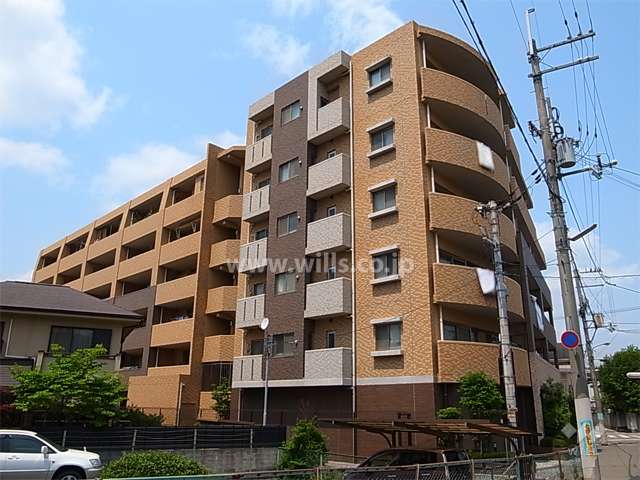 グランアッシュ伊丹北本町の外観（南東側から）