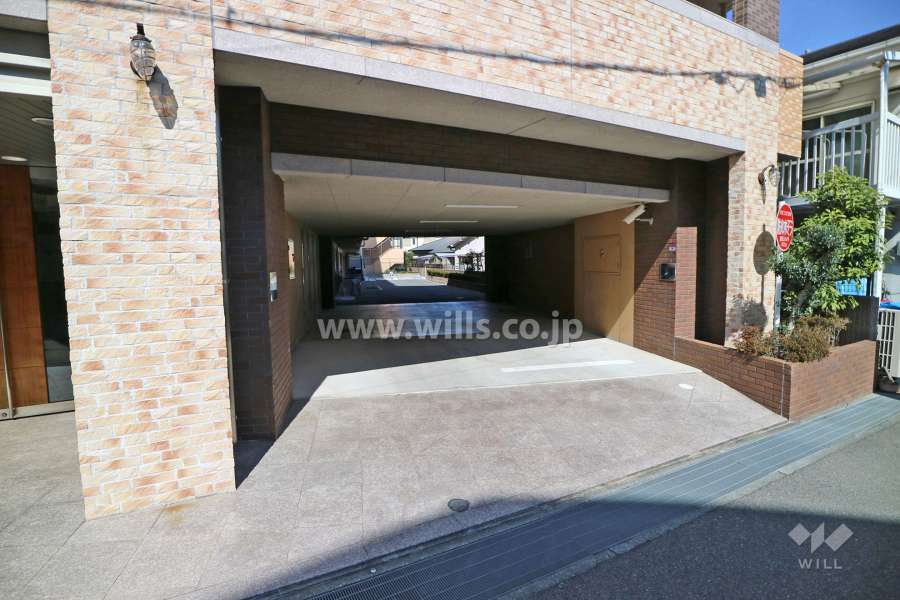 駐車場出入り口