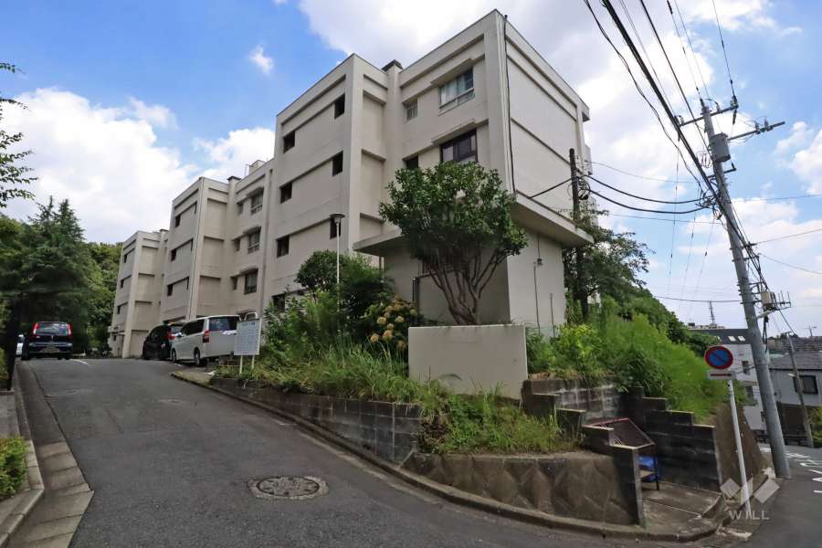 かみさく1号棟の外観(北西側から)