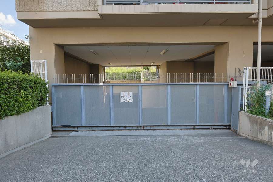 駐車場の出入り口（ゲート付き）