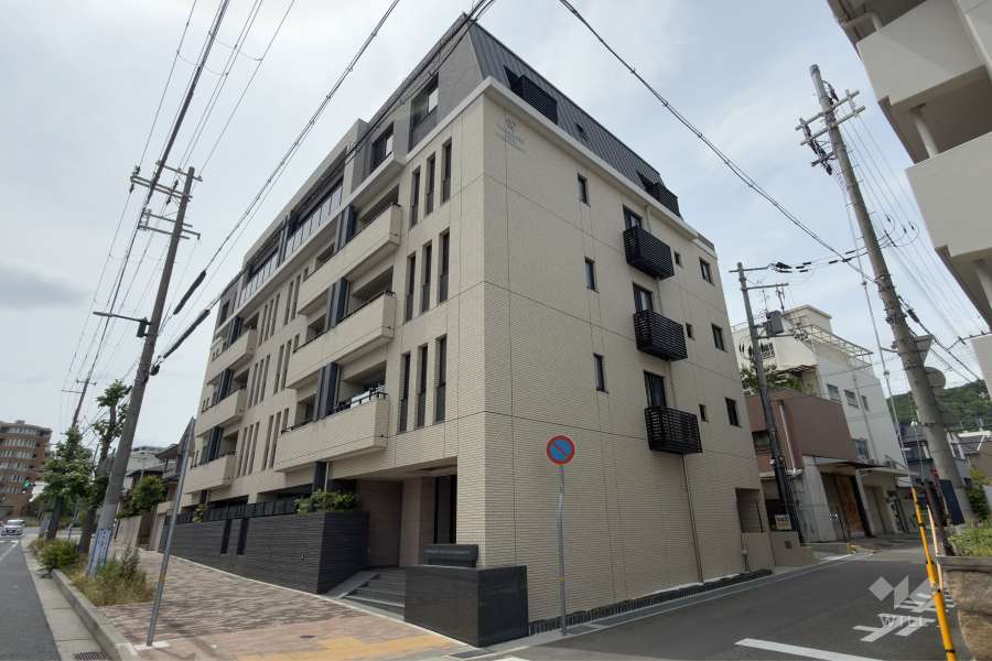 ワコーレフェリズ西岡本マンションの外観（南東側から）