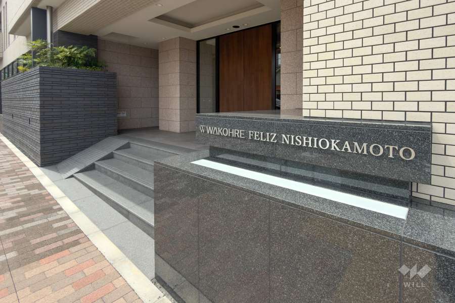 エントランスの銘板