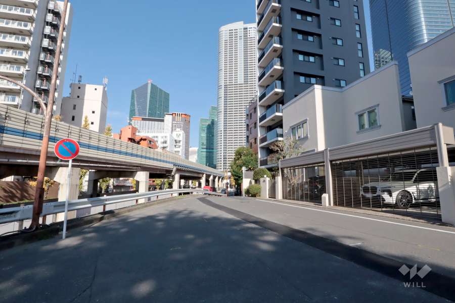 敷地北西側の前面道路