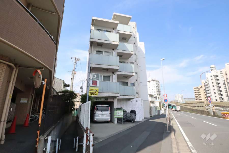 レイリス二子新地ザファーストの外観（南西側から）　