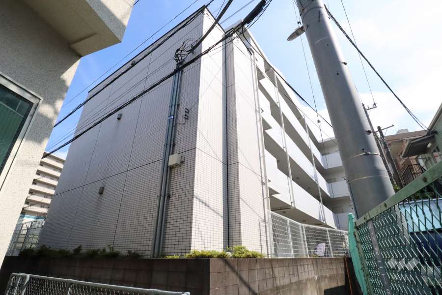 レイリス二子新地ザファーストの外観（北側から）　