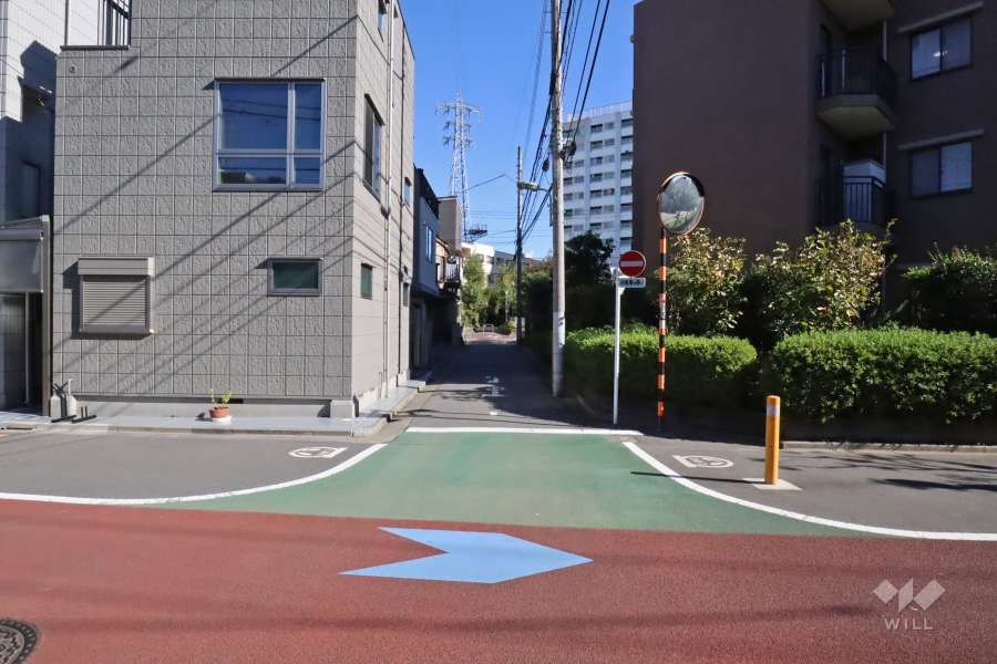 敷地南側の前面道路