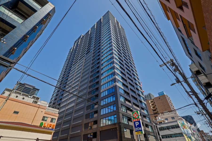 プレサンスレジェンド堺筋本町タワーの外観（南西側から）