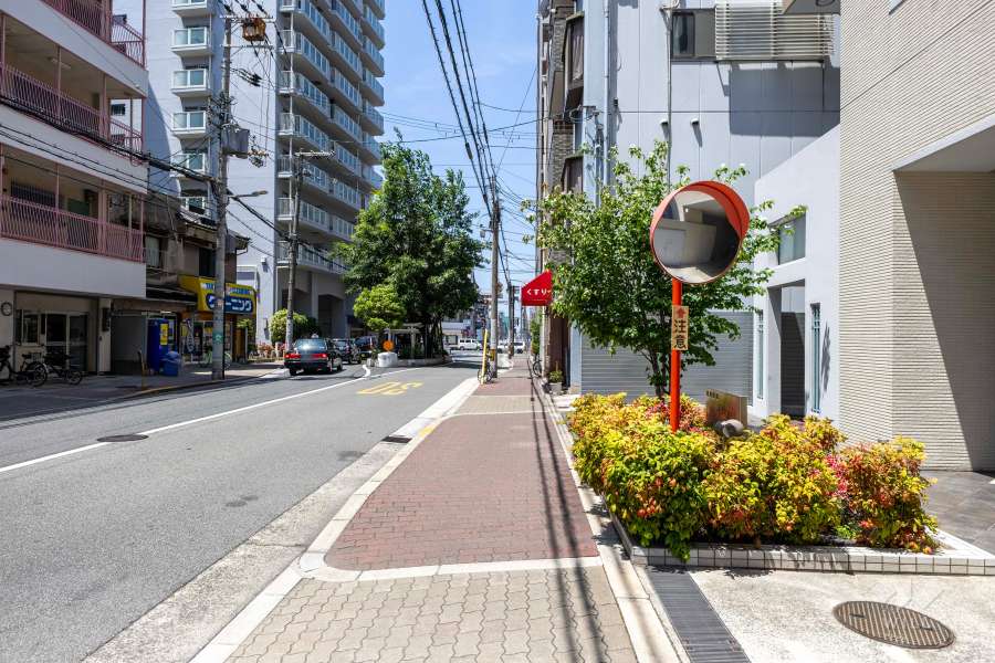敷地南側の前面道路