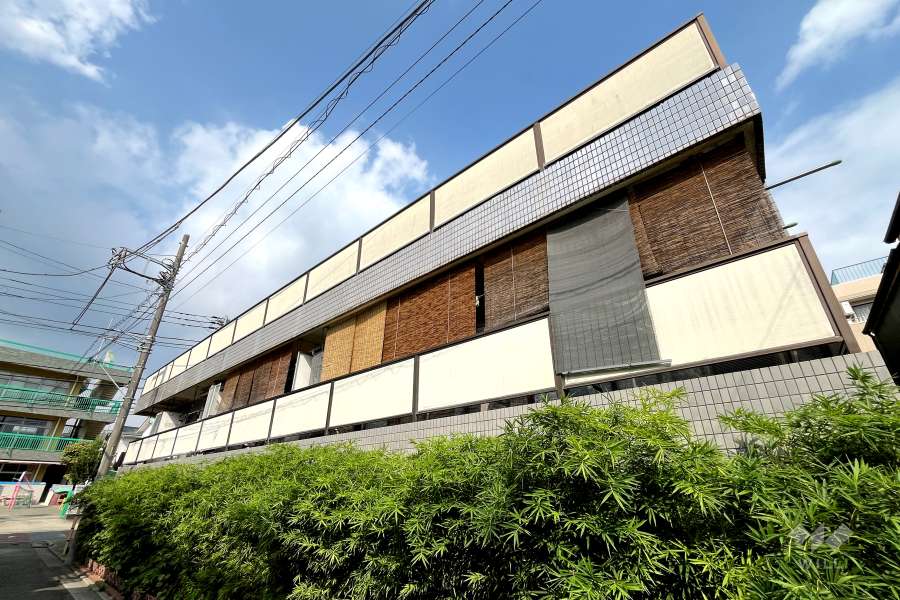 レヂオンス祖師谷の外観（南西側から）