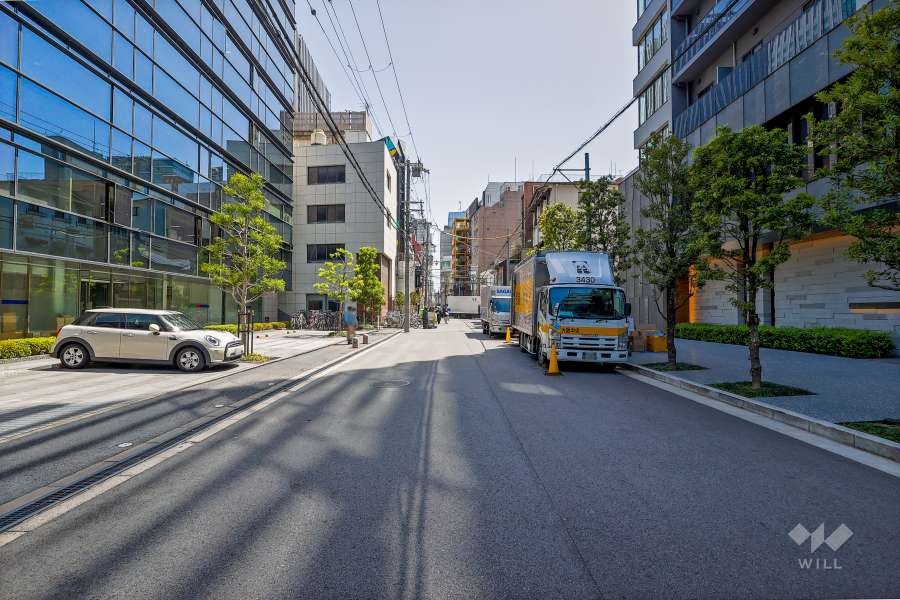 敷地北側の前面道路（西側から）