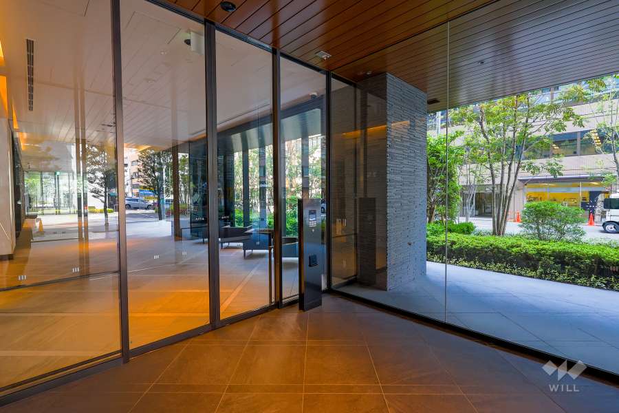 エントランスはオートロック付きです。