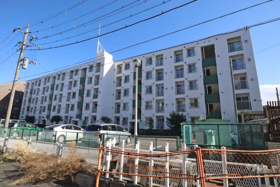 野川住宅2号棟の外観（北西側から）