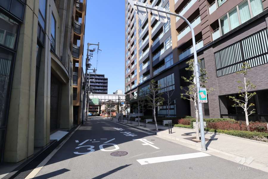 敷地南側の前面道路
