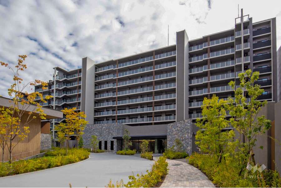 レ・ジェイドシティ千里藤白台 イーストレジデンスの外観（西側から）