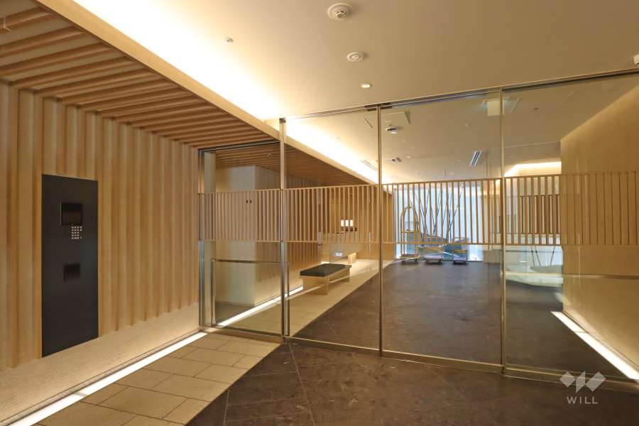 エントランスはオートロック付きです。