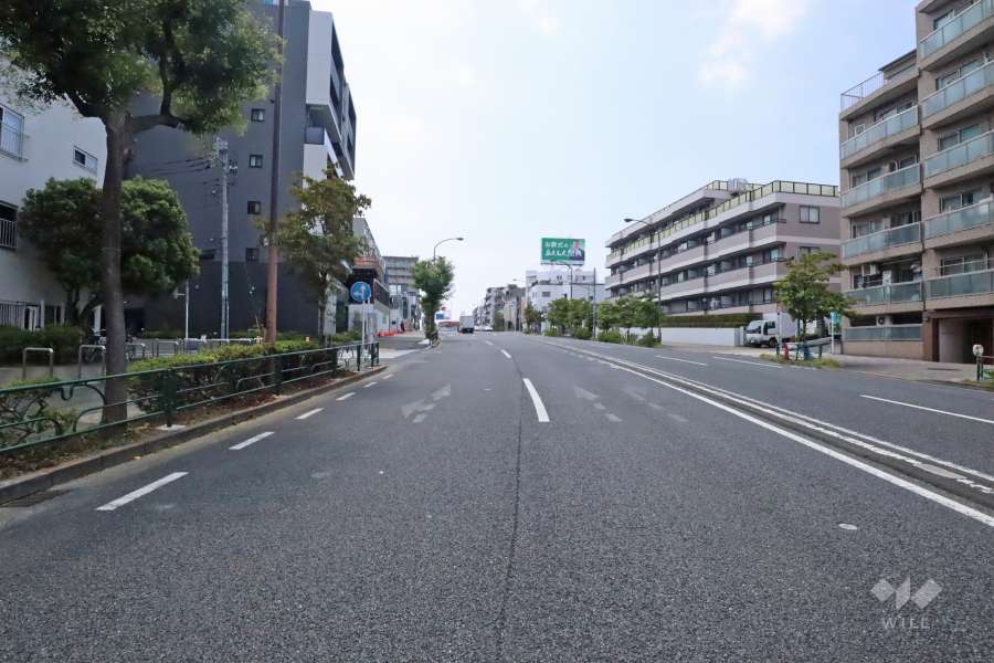 敷地北側の前面道路