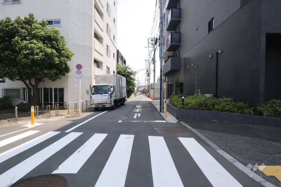 敷地東側の前面道路