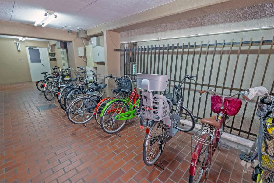 屋内に設けられた駐輪場