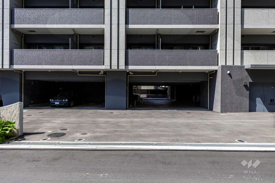 駐車場出入り口・敷地内駐車場（屋内平面式、屋外平面式）