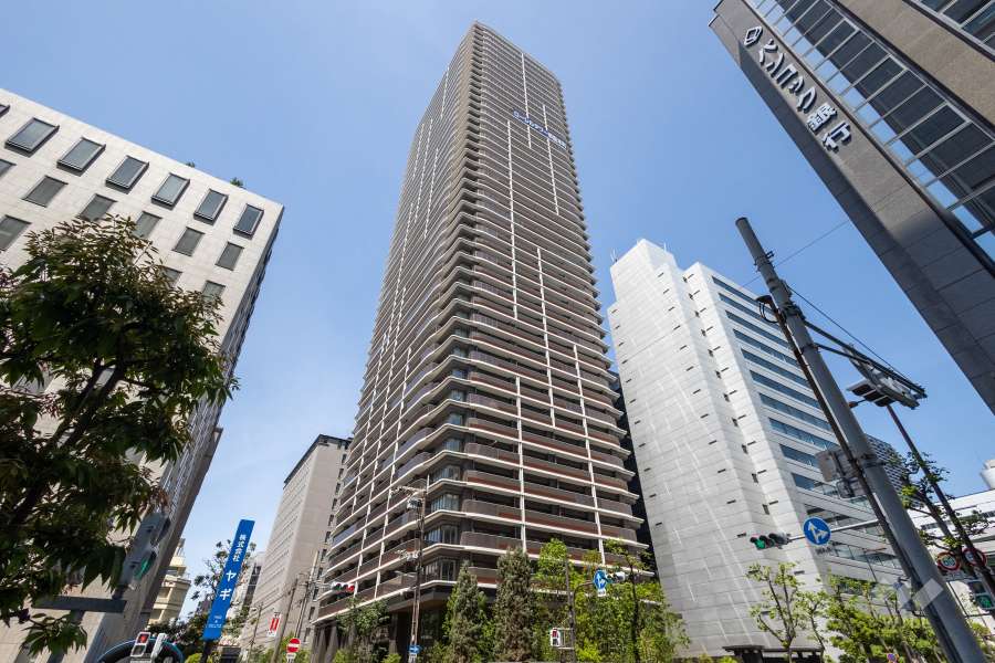 ローレルタワー堺筋本町の外観（南東側から）