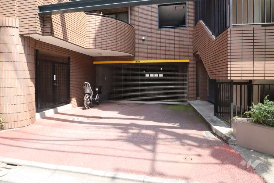 駐車場の出入り口（リングシャッター付き）