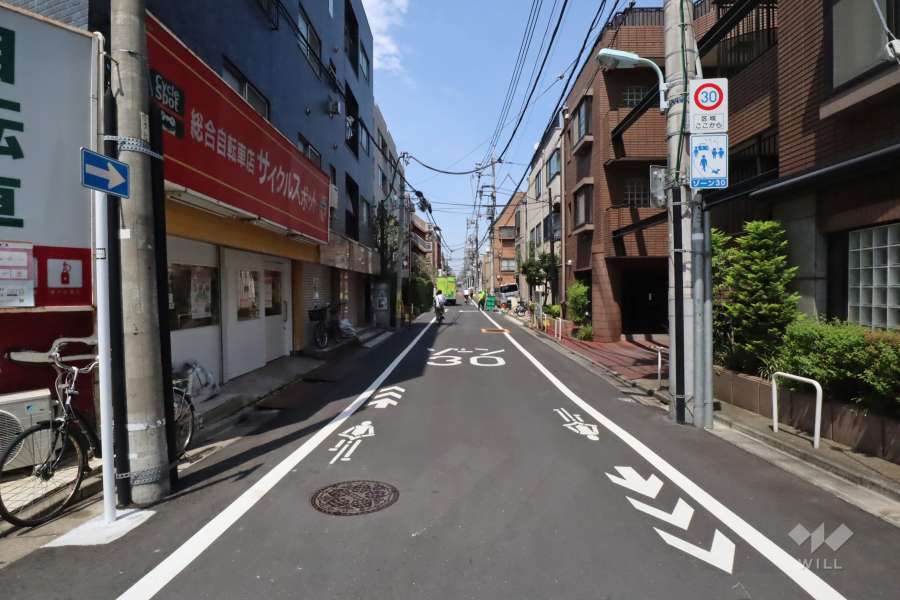 敷地北西側の前面道路