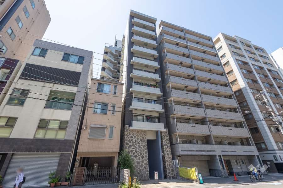 グランドシーズ上本町西の外観（南東側から）