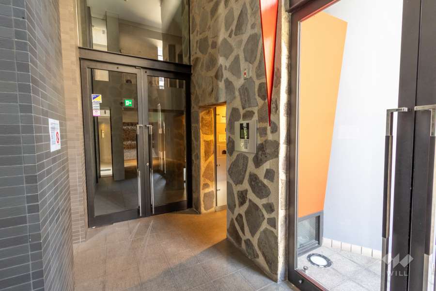 エントランスはオートロック付きです。