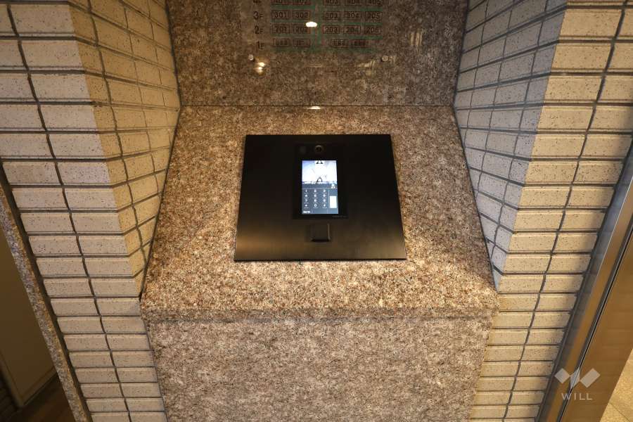 エントランスはオートロック付きです。