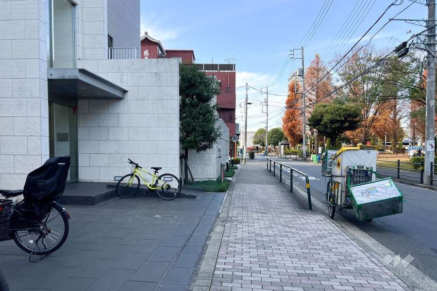 敷地北側の前面道路