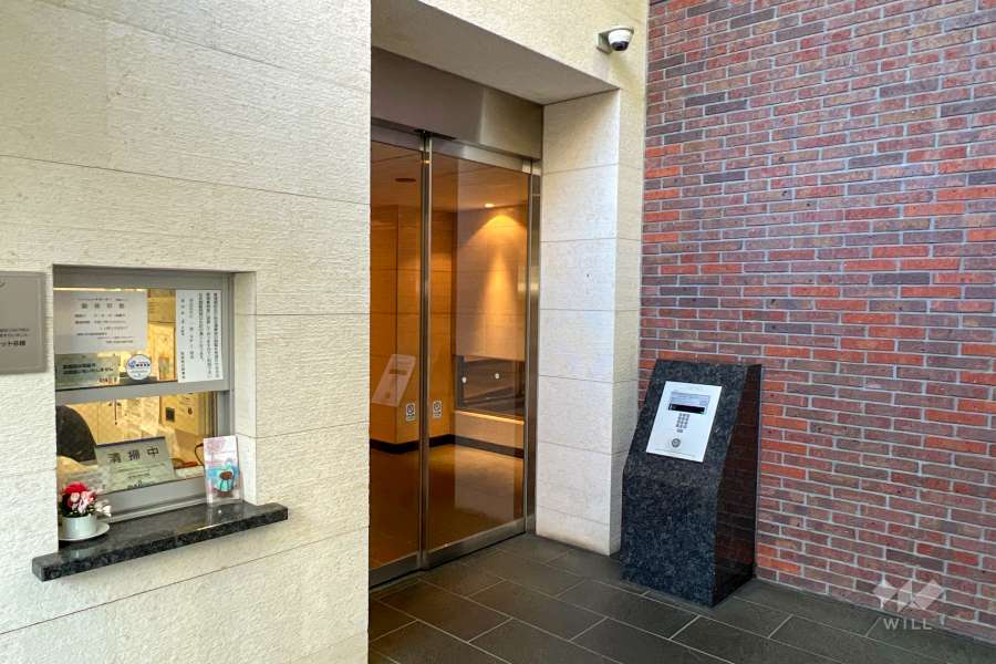 エントランスはオートロック付きです。