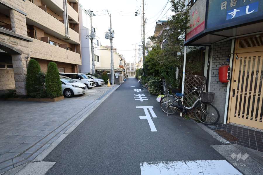敷地北側の前面道路(東側から)