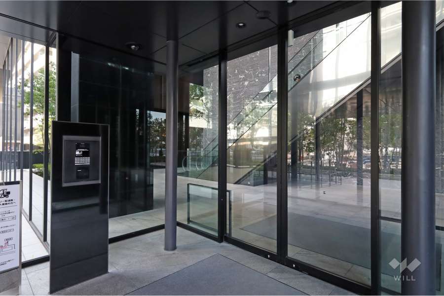 エントランスはオートロック付きです。