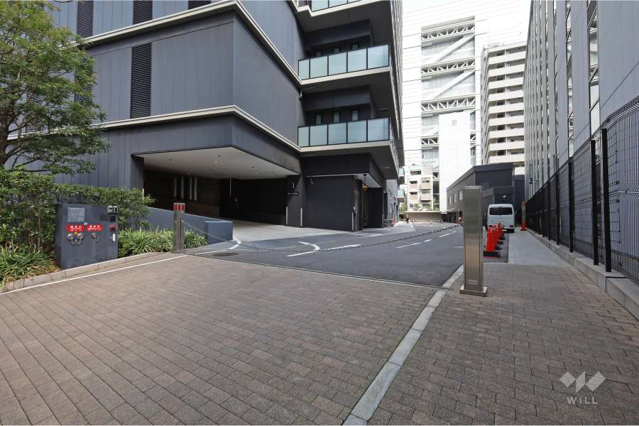 駐車場の出入り口（ロボットゲート付き）